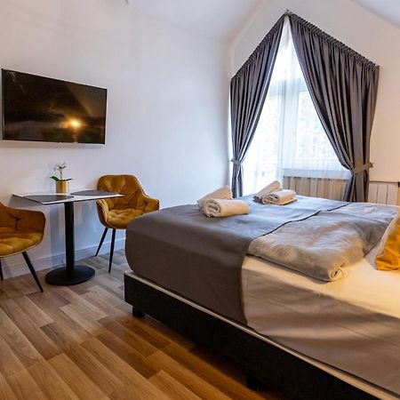 Hotel Clariss Balatonalmádi Exteriör bild
