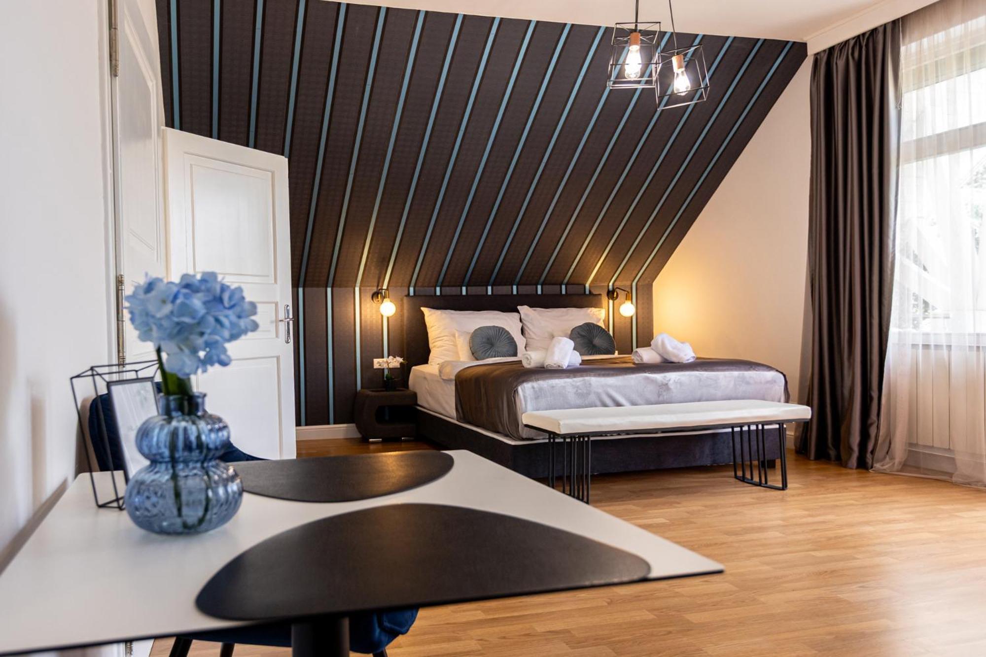 Hotel Clariss Balatonalmádi Exteriör bild