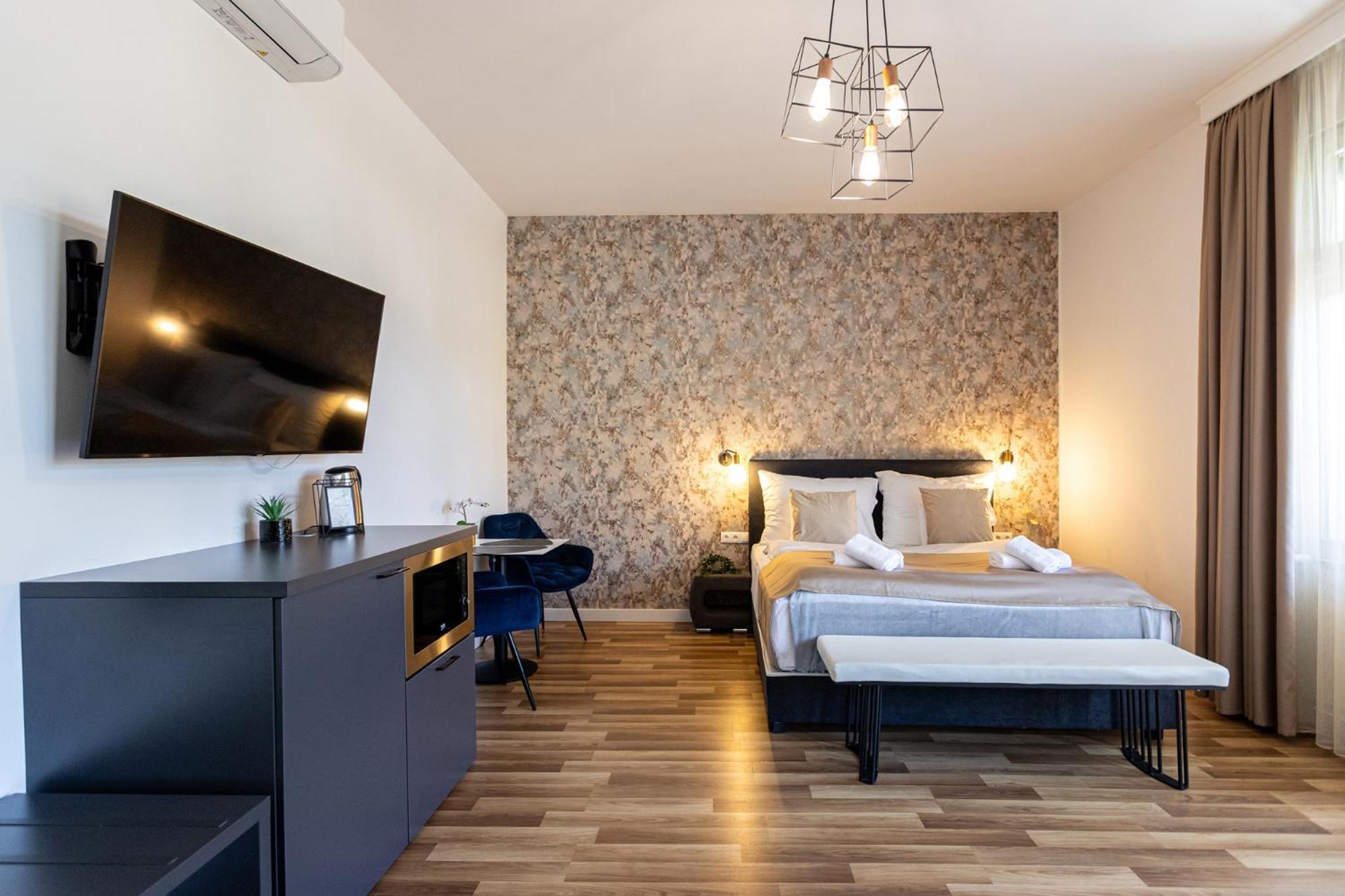 Hotel Clariss Balatonalmádi Exteriör bild