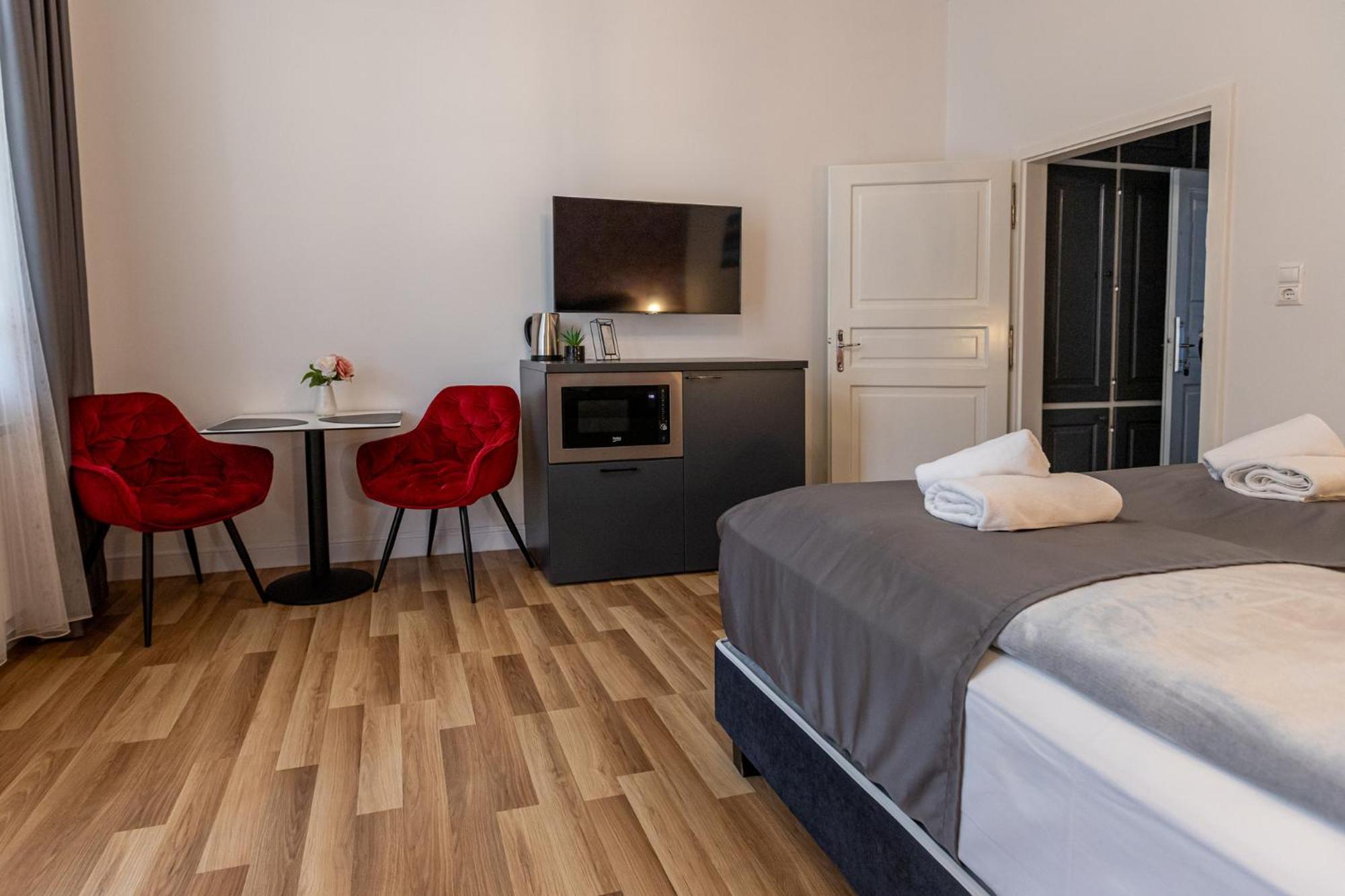Hotel Clariss Balatonalmádi Exteriör bild
