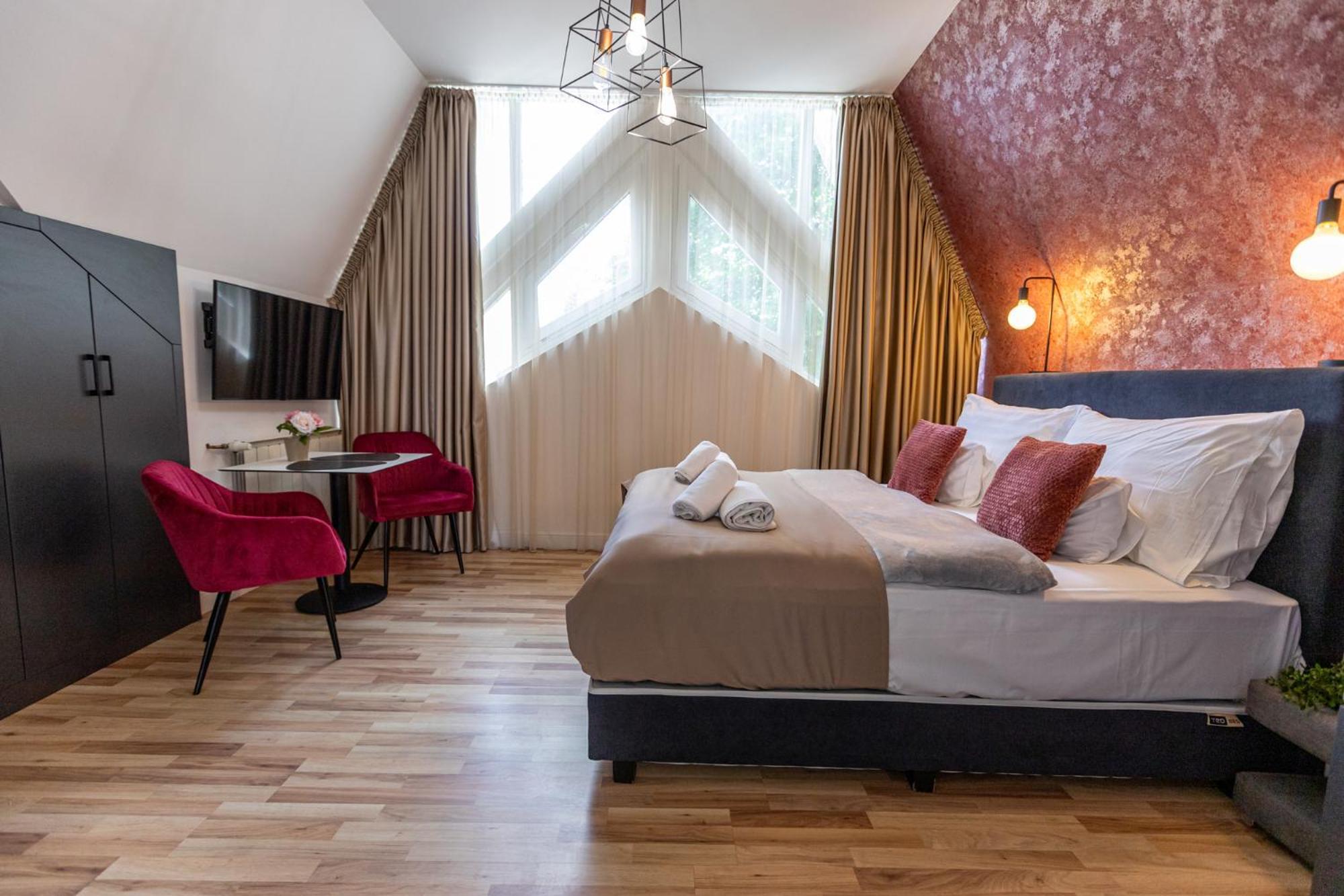 Hotel Clariss Balatonalmádi Exteriör bild